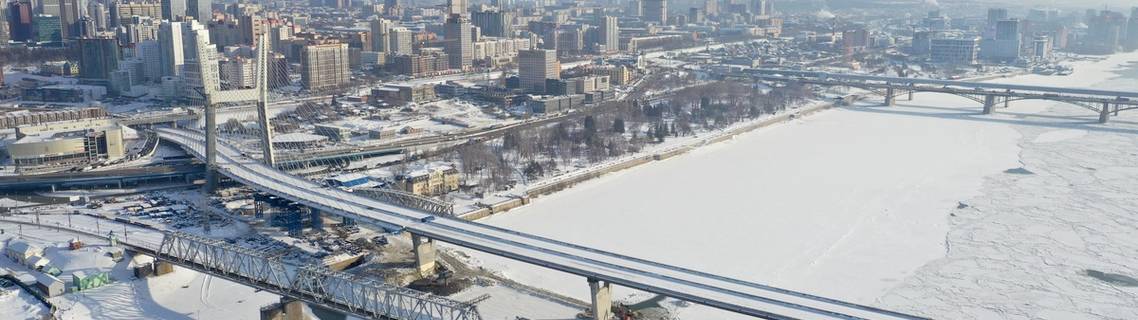 Временные опоры мостового перехода через р. Обь